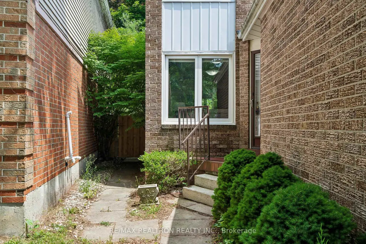 41 Thornbury Circle photo 2