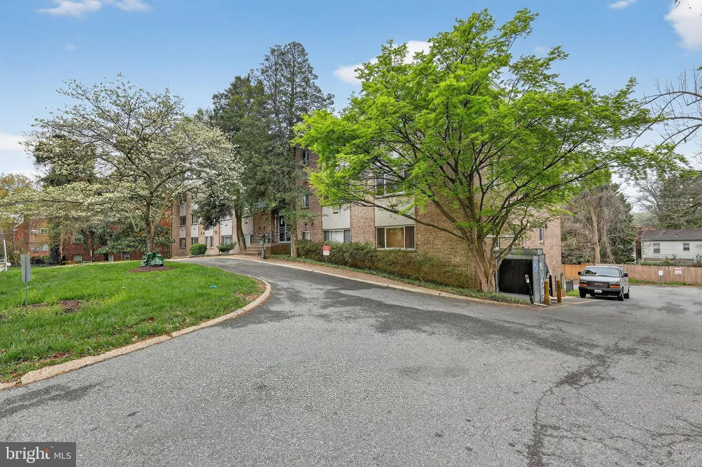 4570 Macarthur Boulevard NW Unit 208, Washington, DC 20007