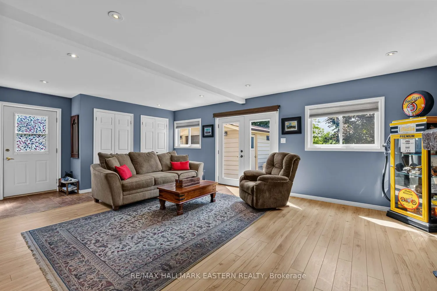 503 Romaine Street photo 2