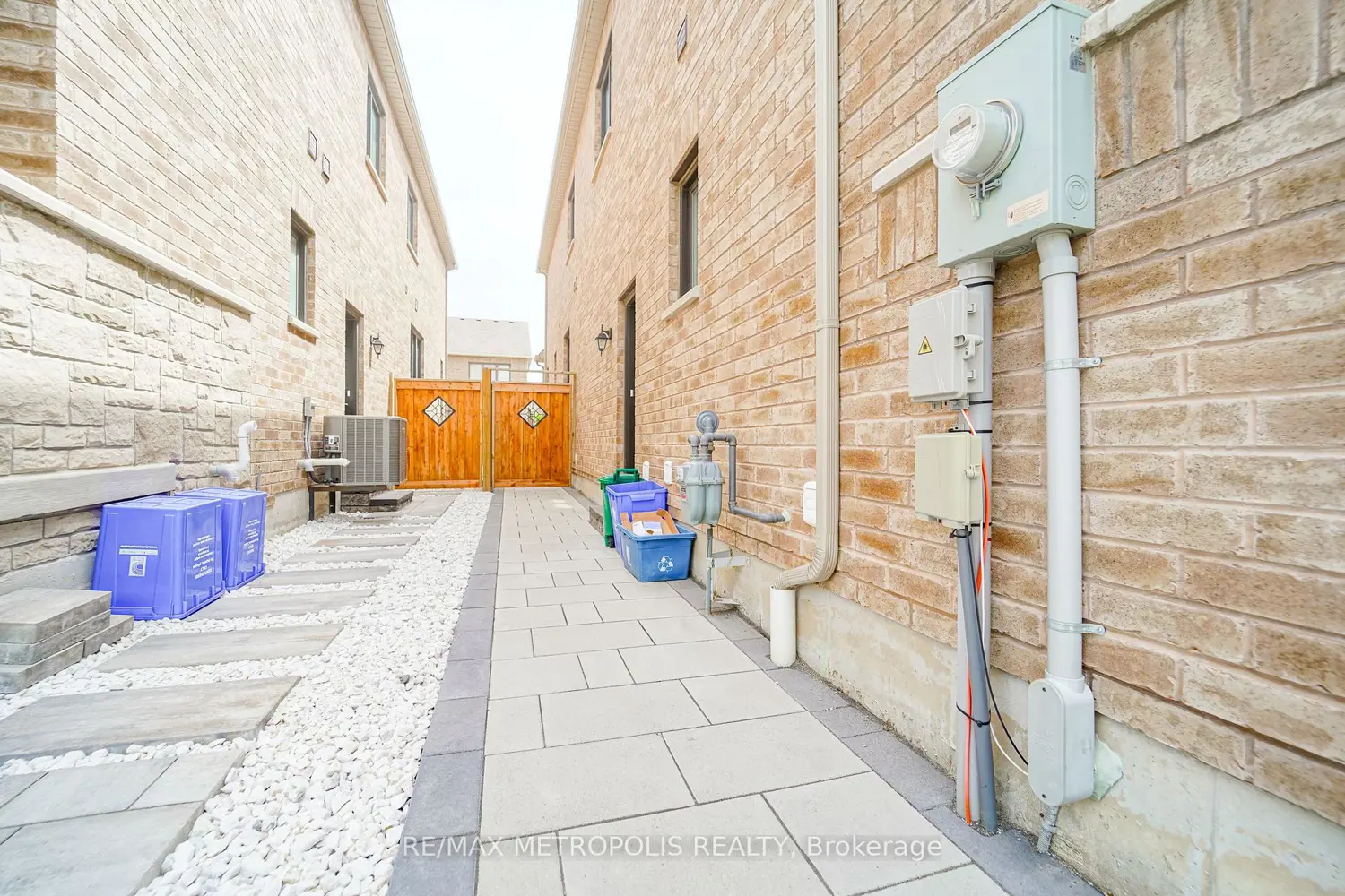 98 Laing Drive photo 2