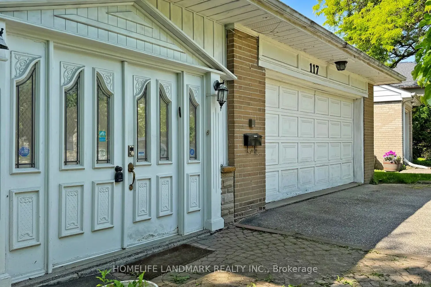 117 Arjay Crescent photo 5