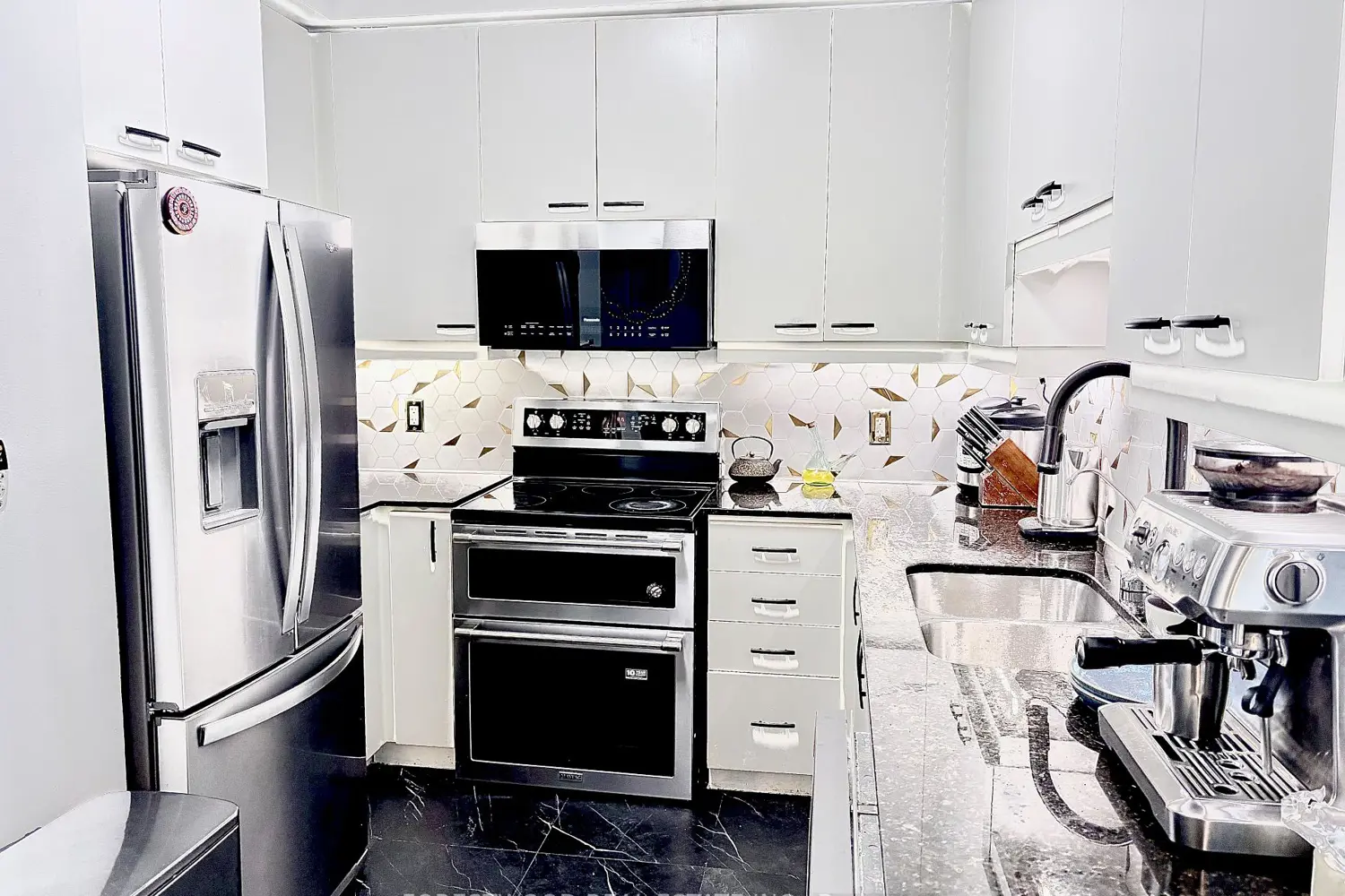 60 Absolute Avenue 2402 photo 2