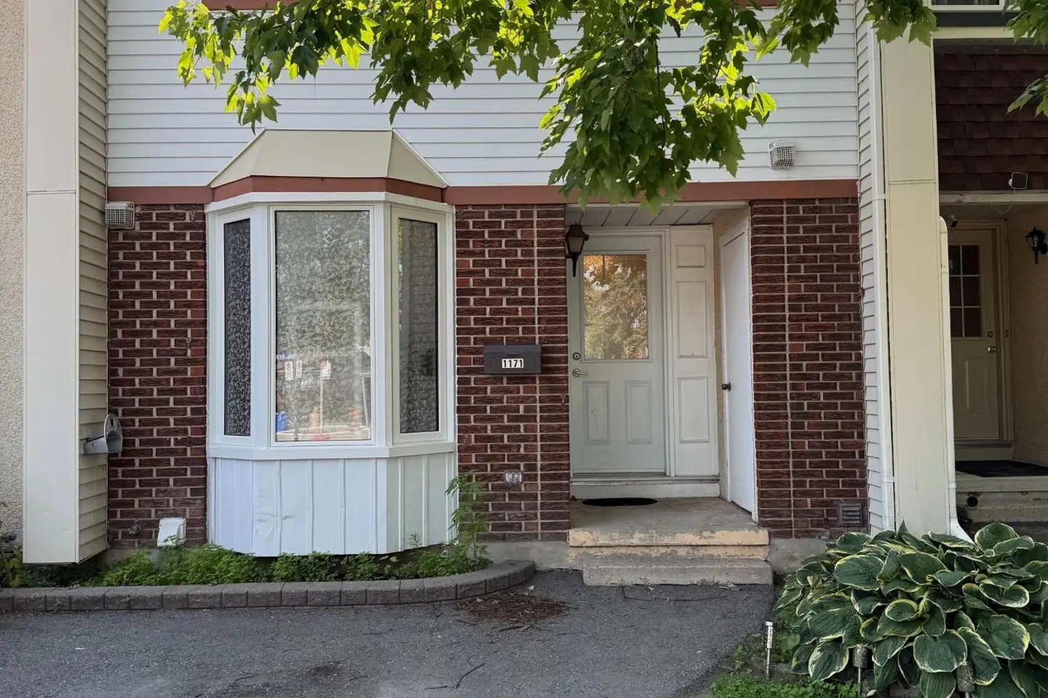 1171 Priory Lane photo 2