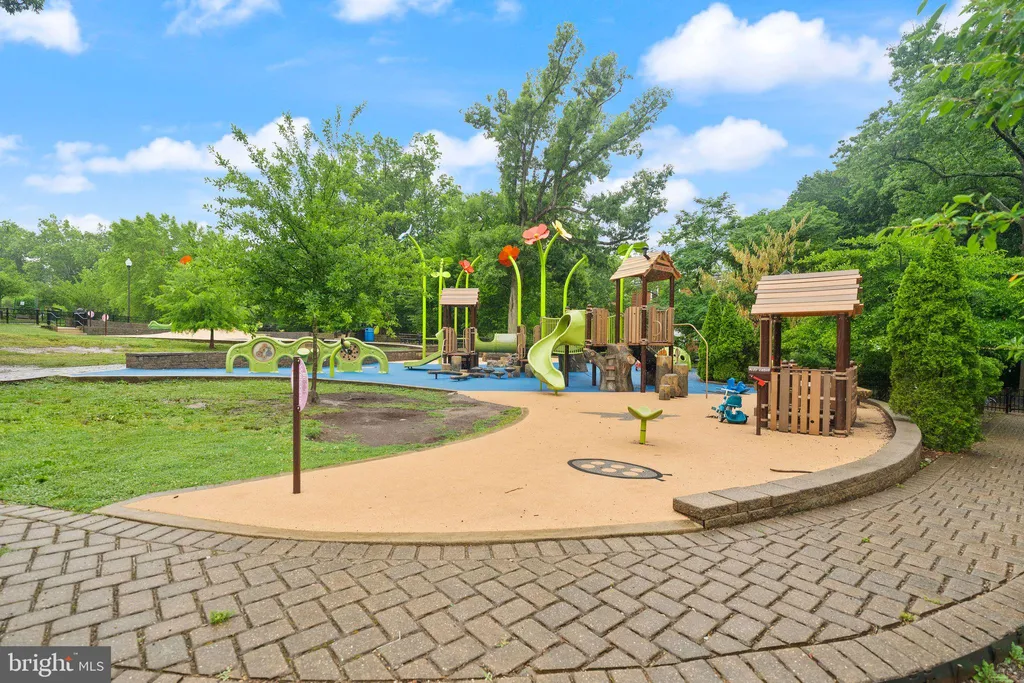 3960 Langley Court NW Unit F624, Washington, DC 20016