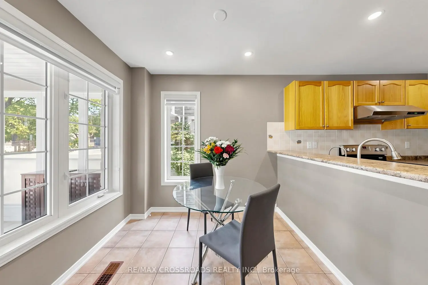41 Prince Charles Way photo 3
