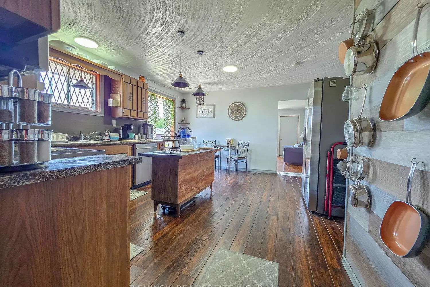 329 Timmins Avenue photo 2