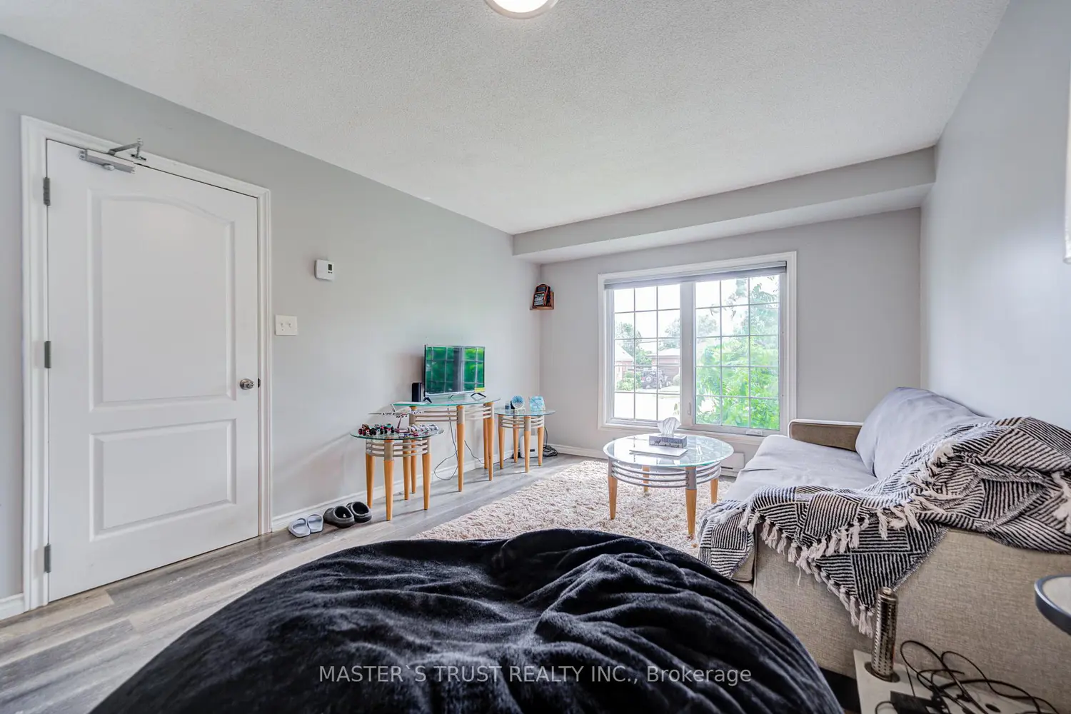 1179 Simcoe Street photo 5