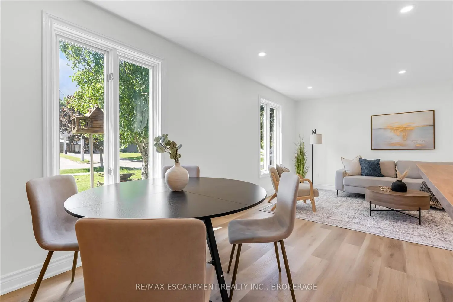 49 Grove Avenue photo 4