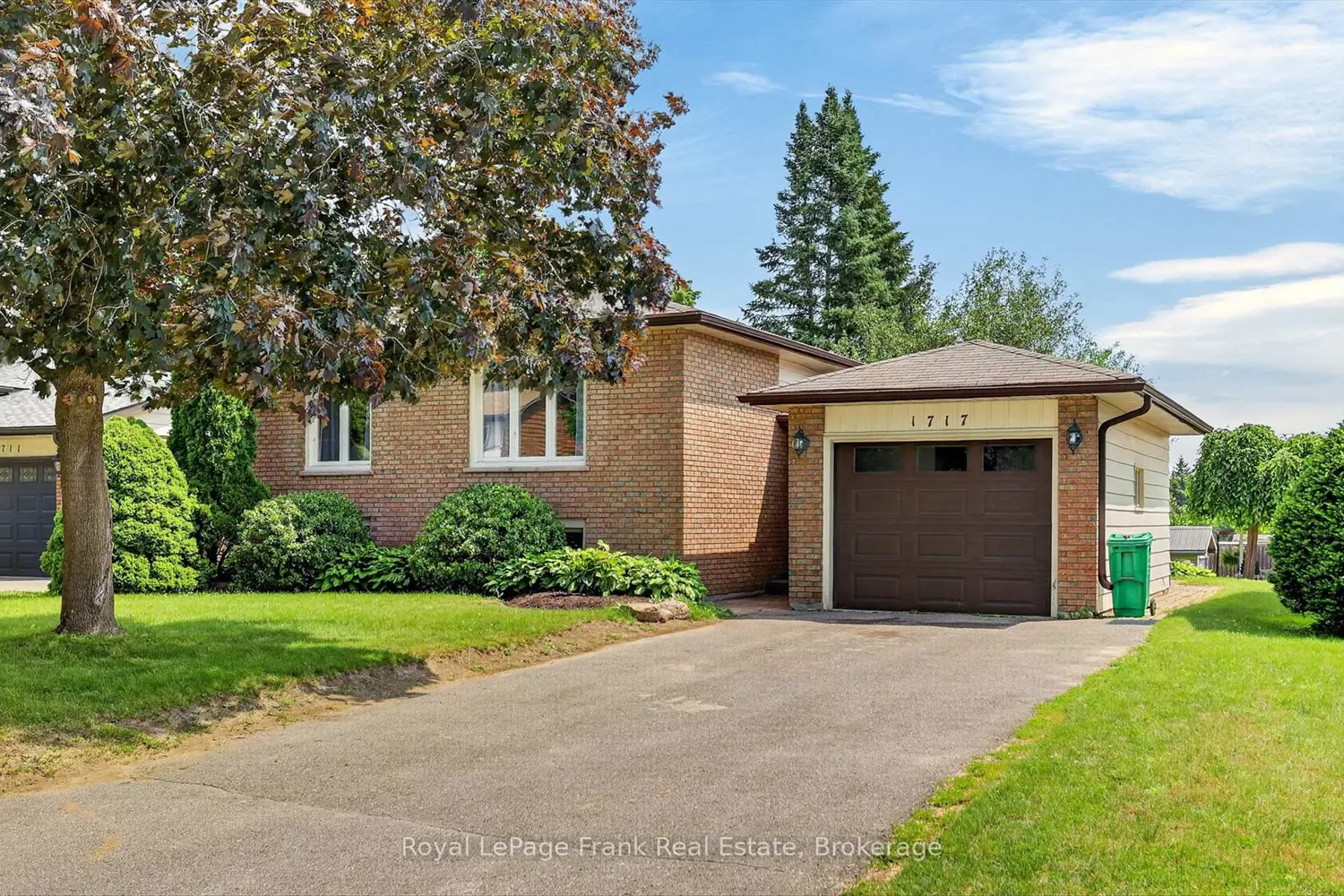 1717 Woodgrove Crescent