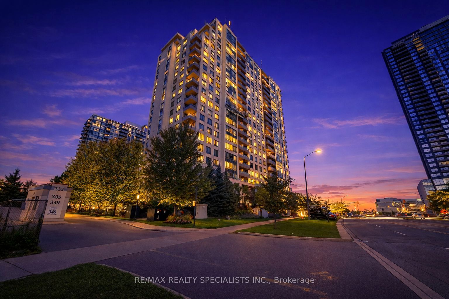 707-335 Rathburn Road W, Mississauga, ON, L5B 0C8