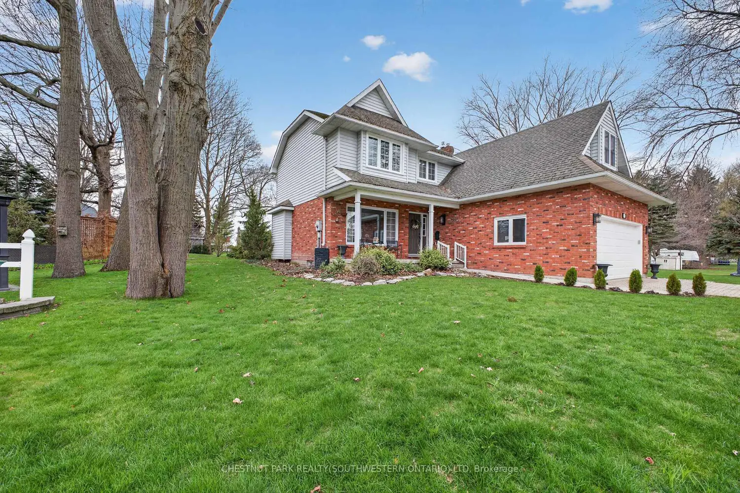 24 Lakeside Place photo 2