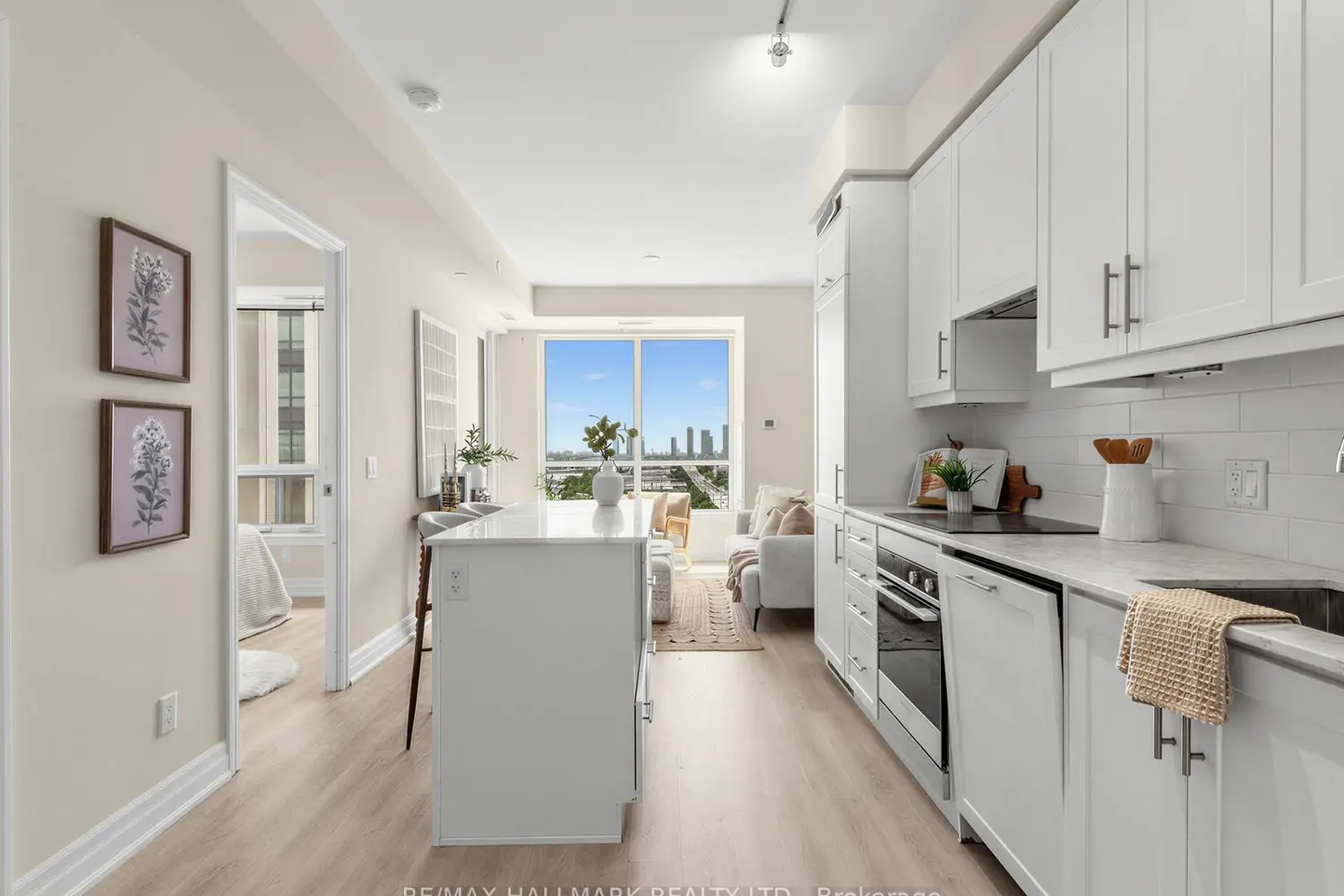 9085 Jane Street 1507 photo 3