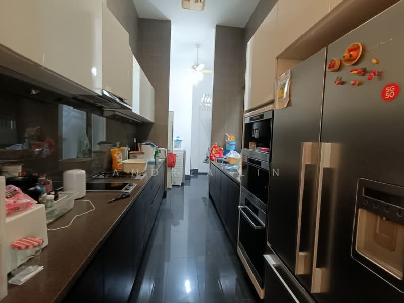15 Oxley Walk photo 5