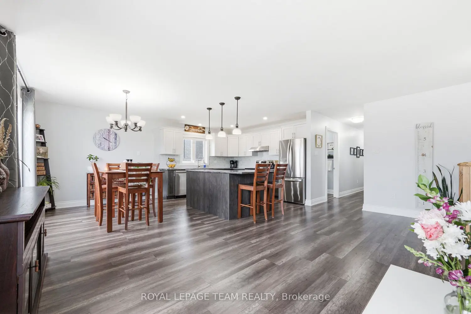 529 Wellington Street photo 4