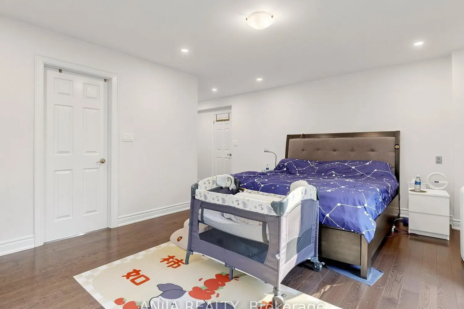 8 Applefield Drive photo 5