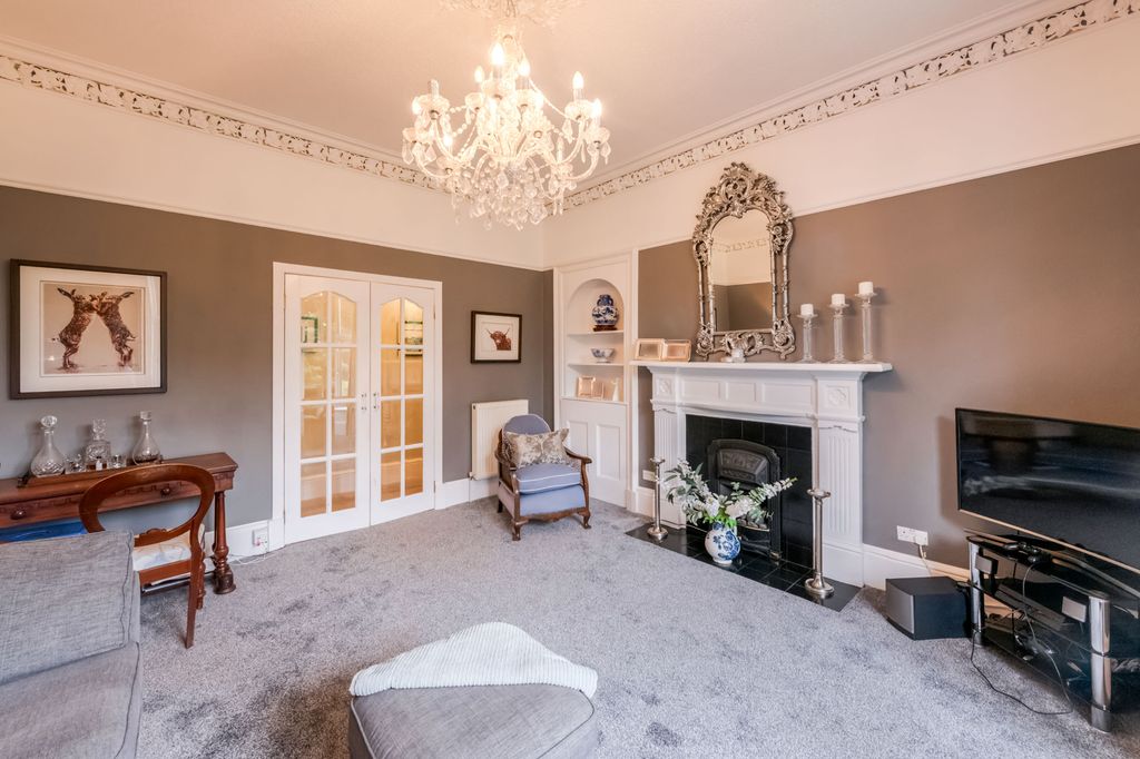 2 bed flat for saleComrie Road, Crieff PH7 photo 5