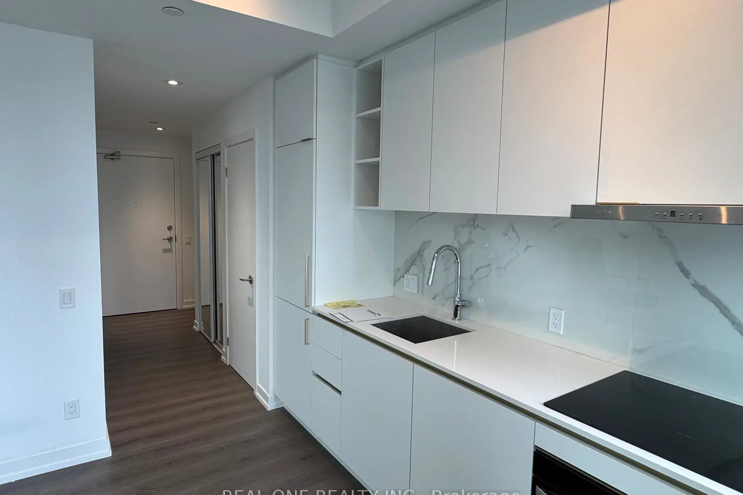 8 Wellesley Street 2615 photo 3