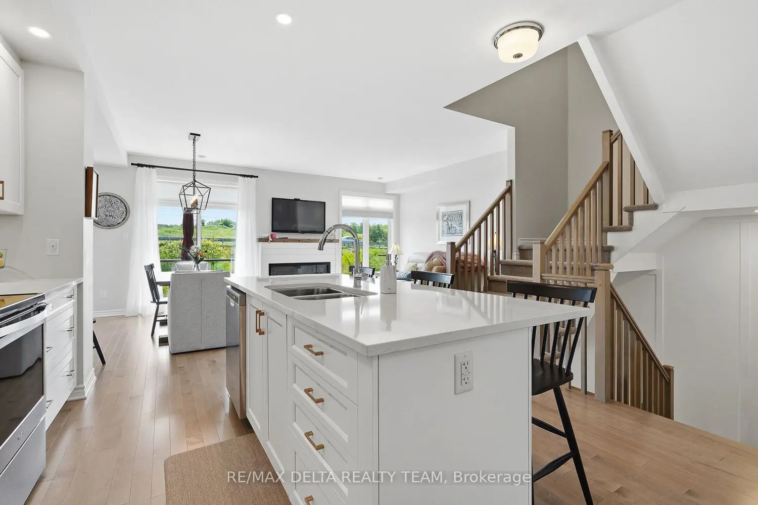 782 Cap Diamant Way photo 2