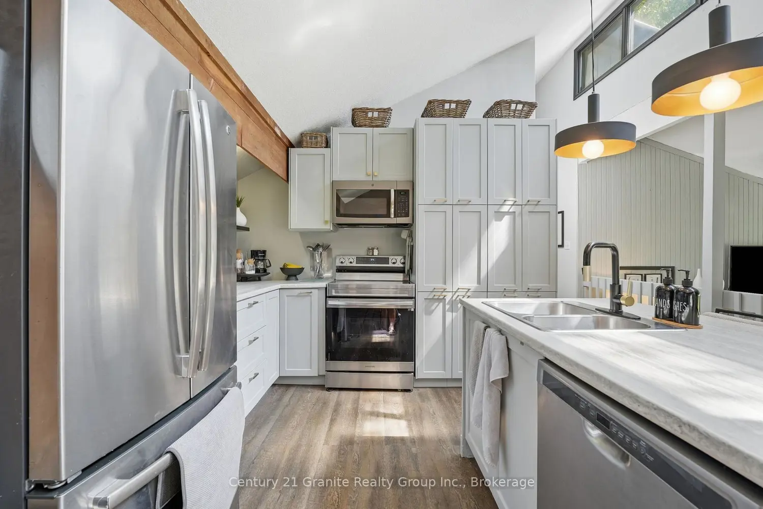 1012 Shetland Road photo 3
