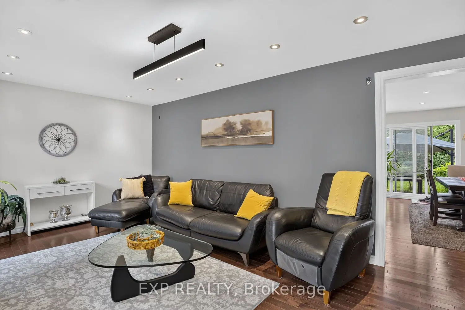 2490 Regina Street photo 4