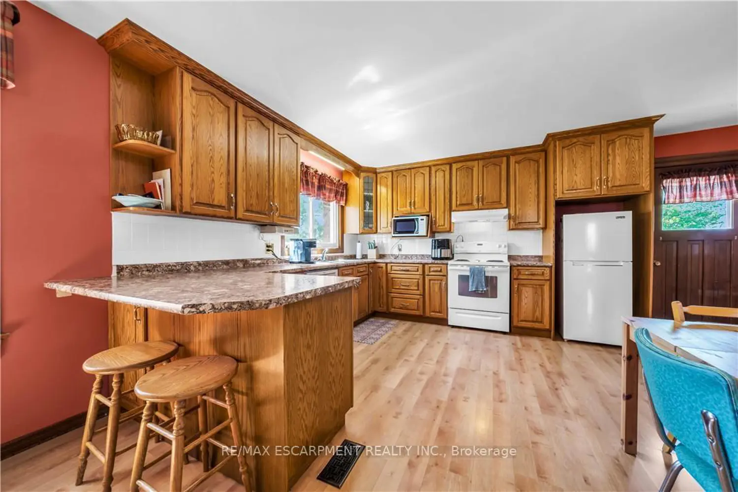 4932 Fly Road photo 3