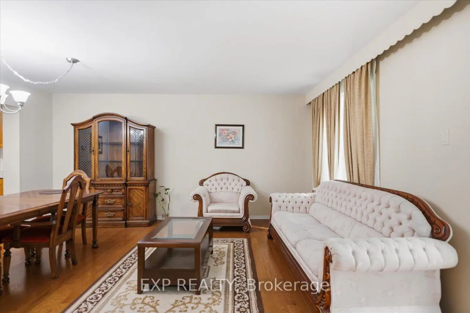102 Red River Crescent photo 2