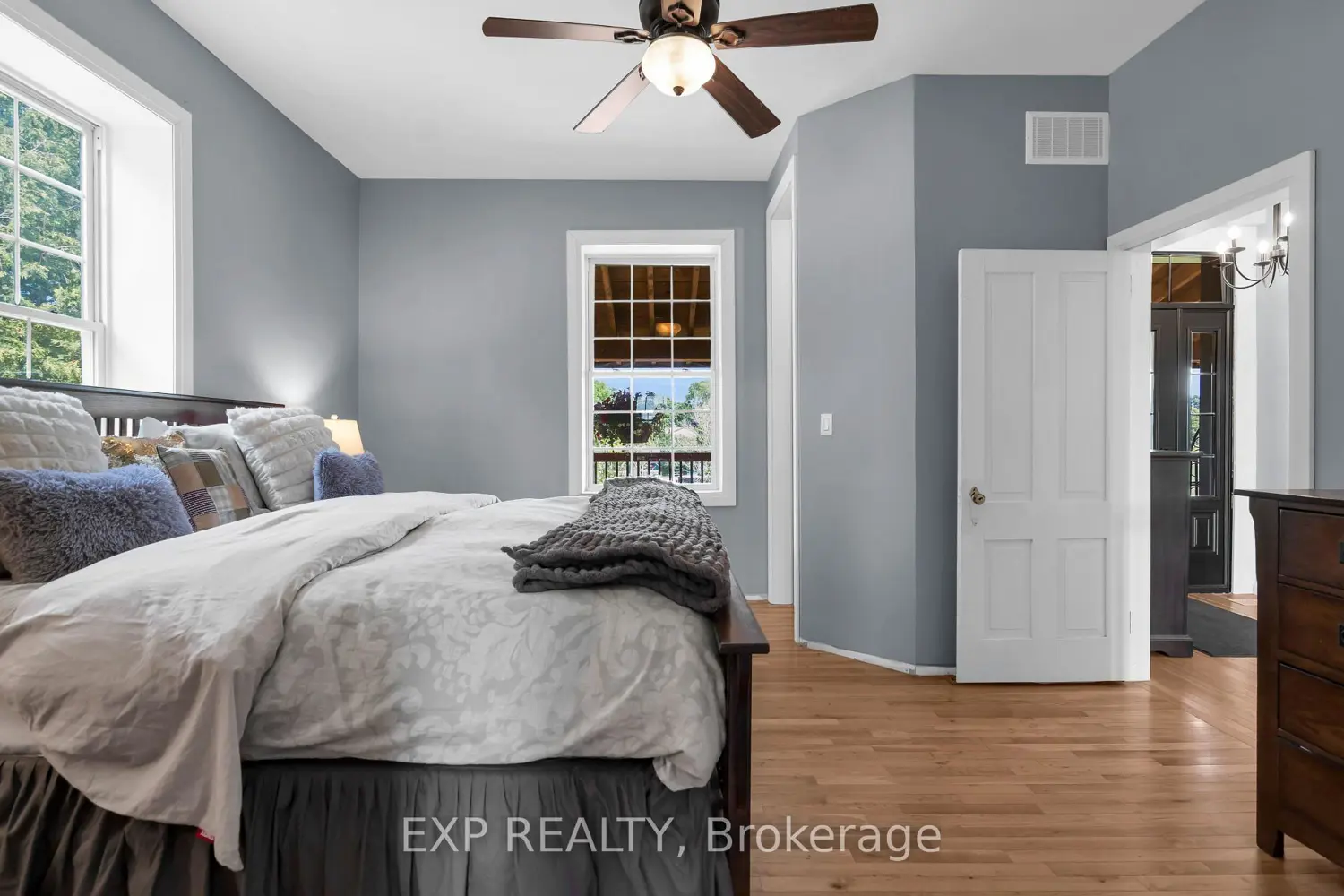 220 Lakeridge Road photo 2