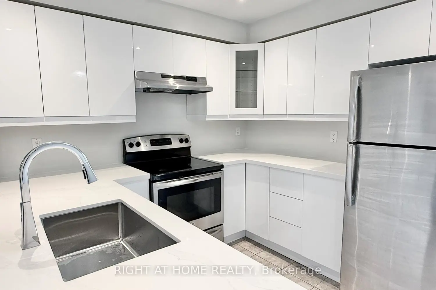 87 Mayland Trail photo 3