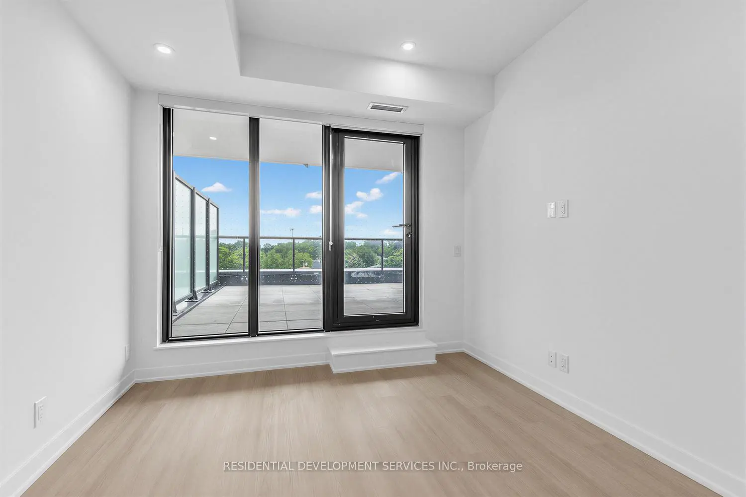 699 Sheppard Avenue 507 photo 4