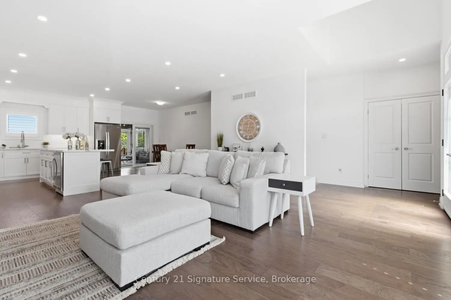 191 Hetram Court photo 3