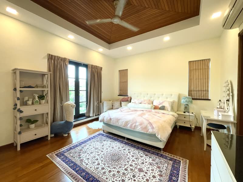 Charming Detached Villa with Pool & Indoor Outdoor Living photo 5