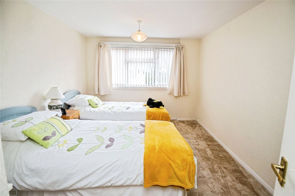 2 bed flat for saleDerwent Crescent, Wrexham LL12 photo 5