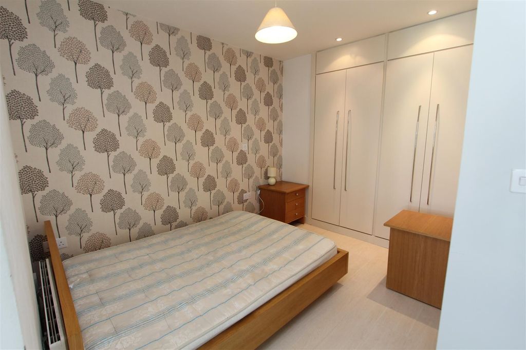 Studio for saleManor Mills, Ingram Street LS11 photo 3