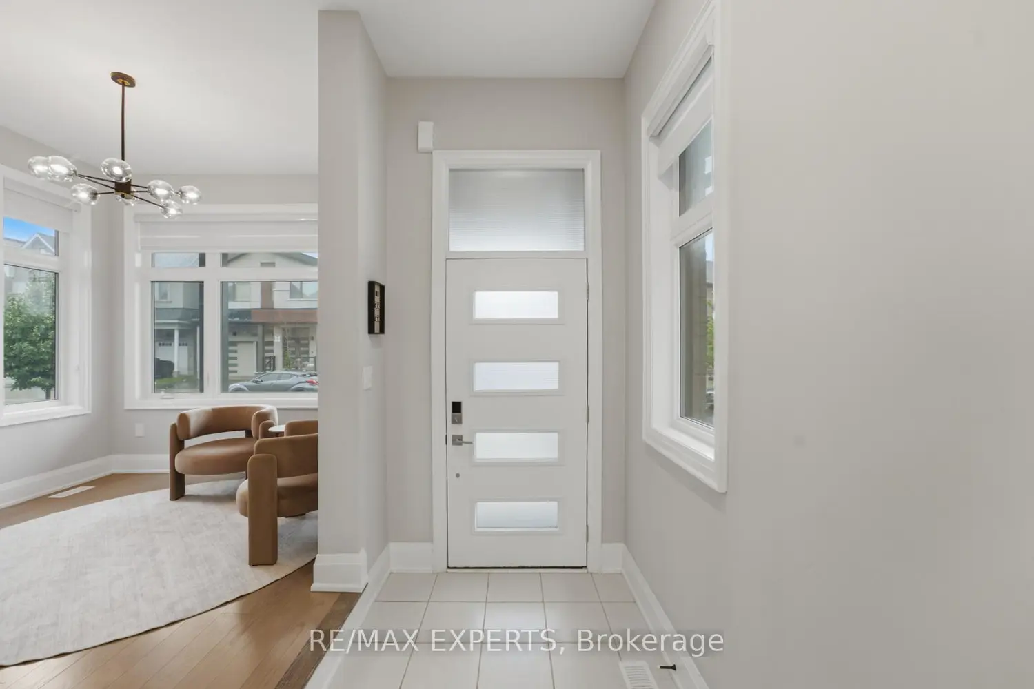 1288 Aymond Crescent photo 2