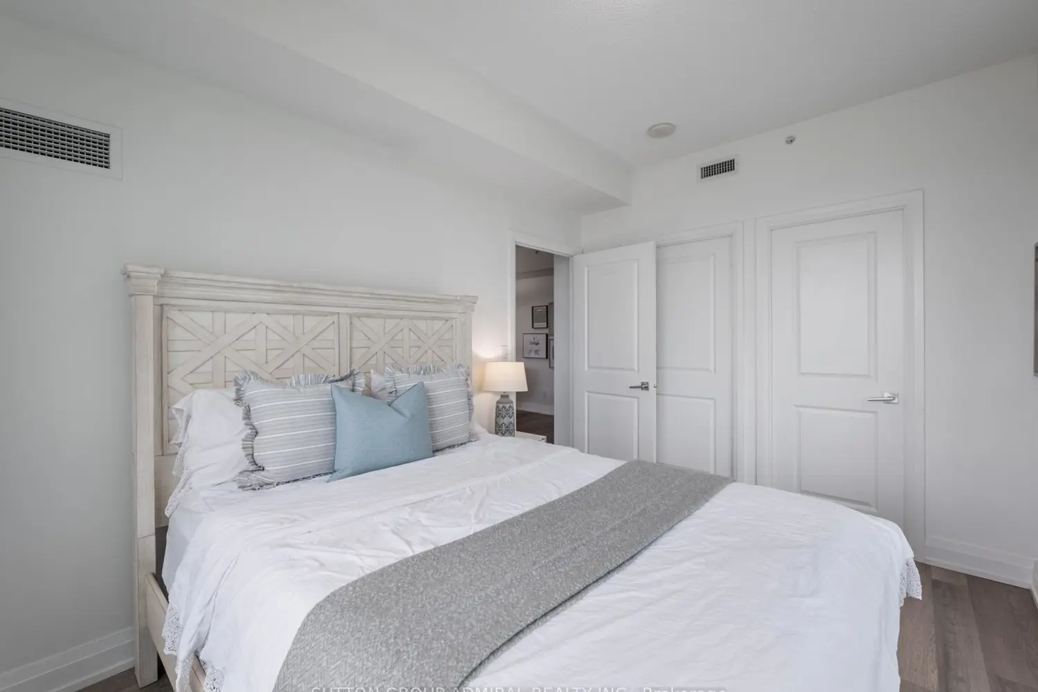 7167 Yonge Street 912 photo 3