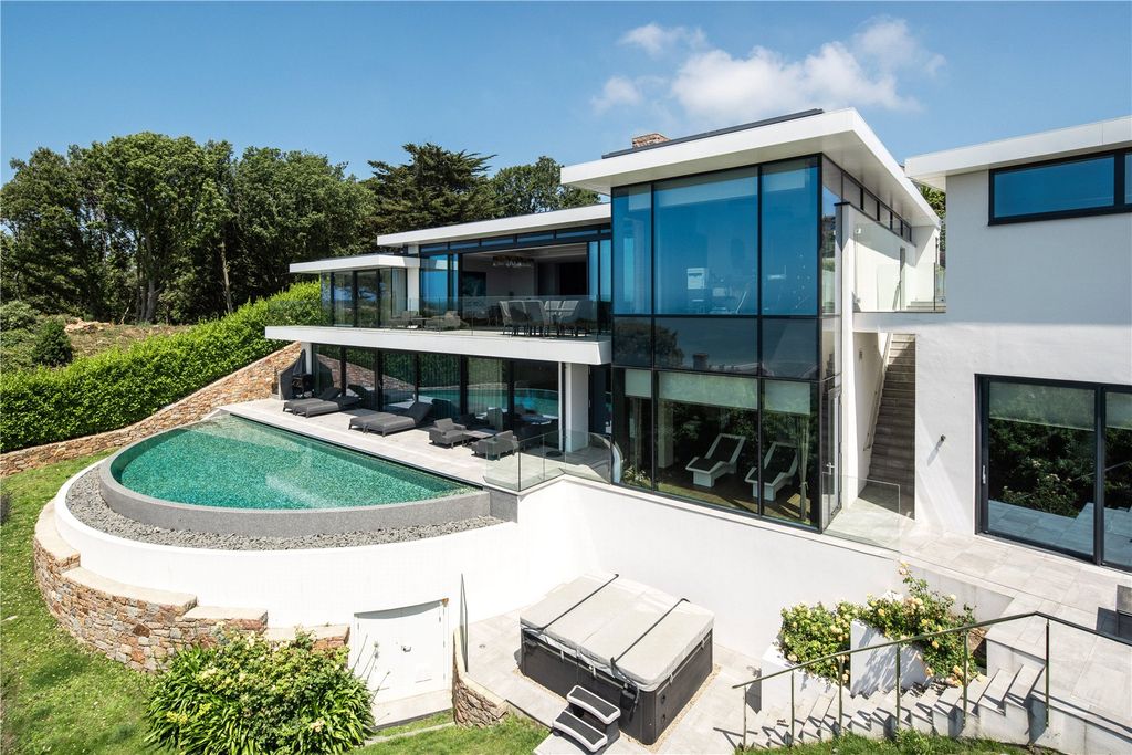 4 bed detached house for saleLes Ruisseaux, St Brelade JE3