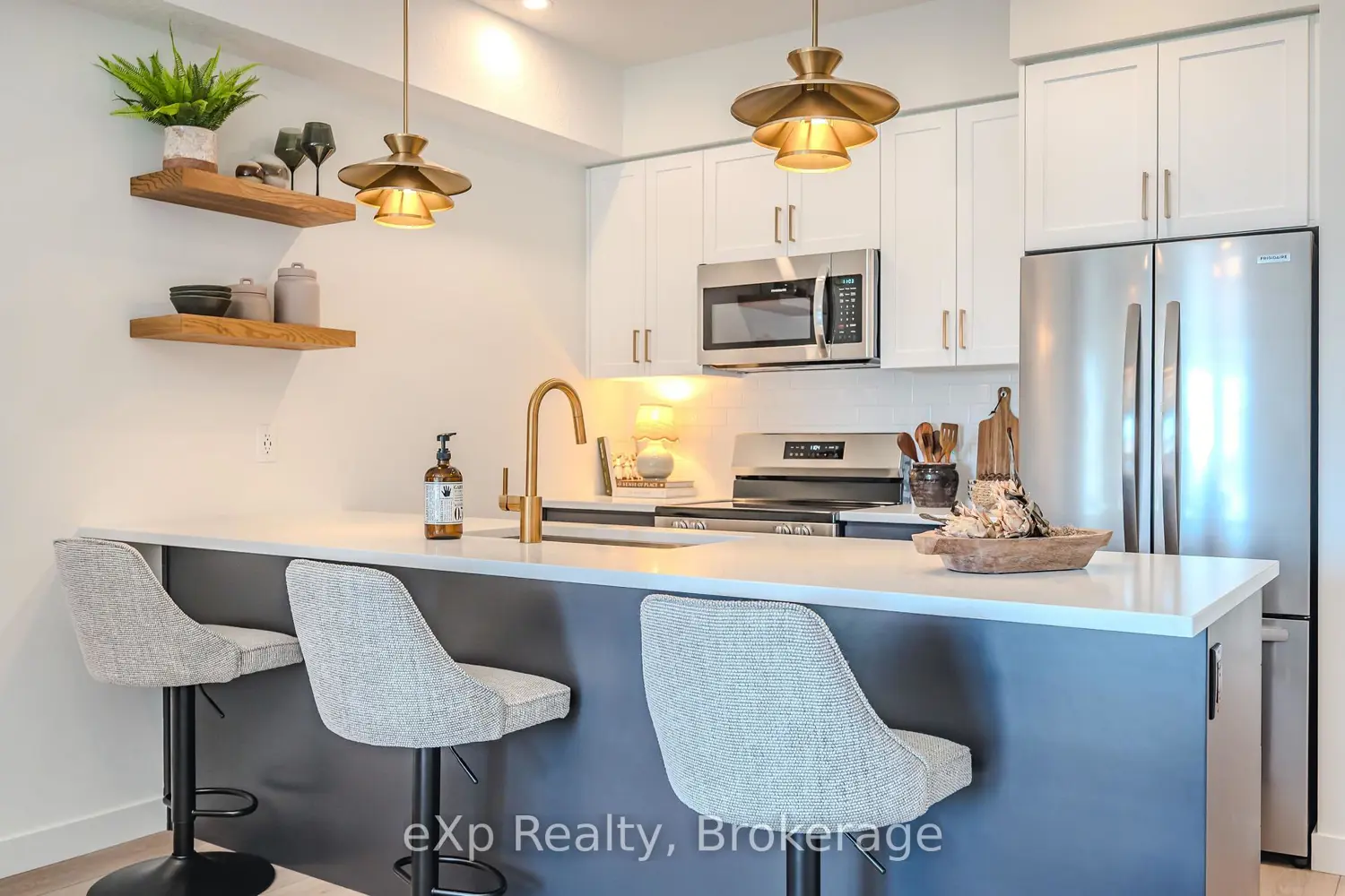 824 Woolwich Street 66 photo 4