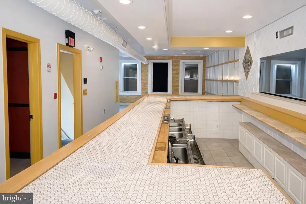1370 H Street NE, Washington, DC 20002 photo 2