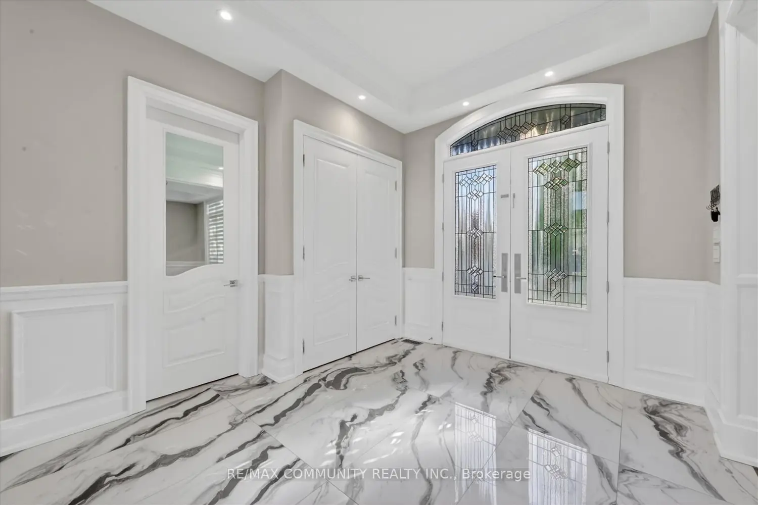 154 Burkholder Street photo 5