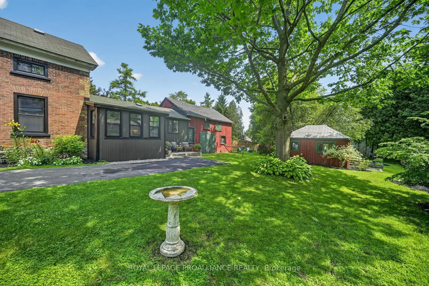 346 Russell Street photo 3
