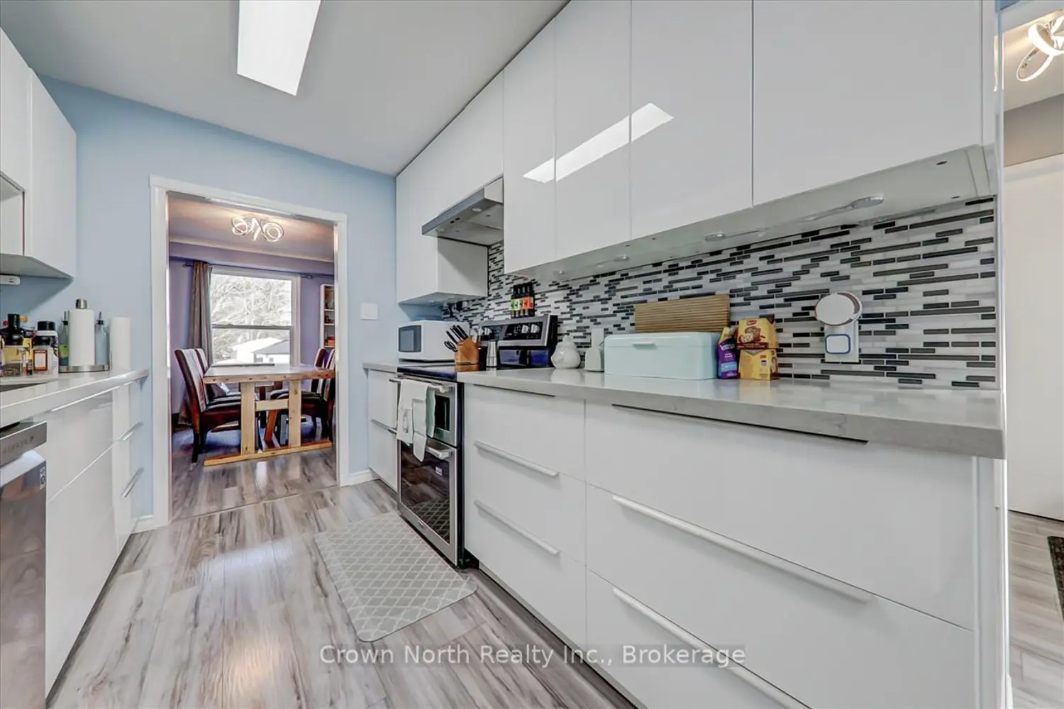 60 Pochon Avenue photo 4