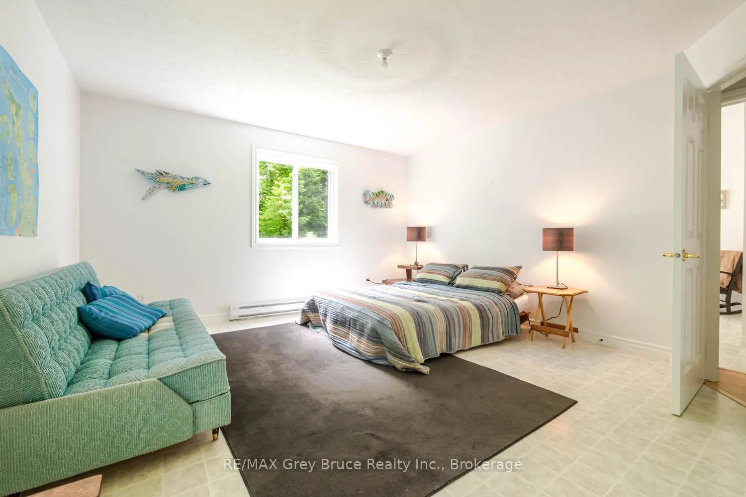 550 Huron Road photo 2