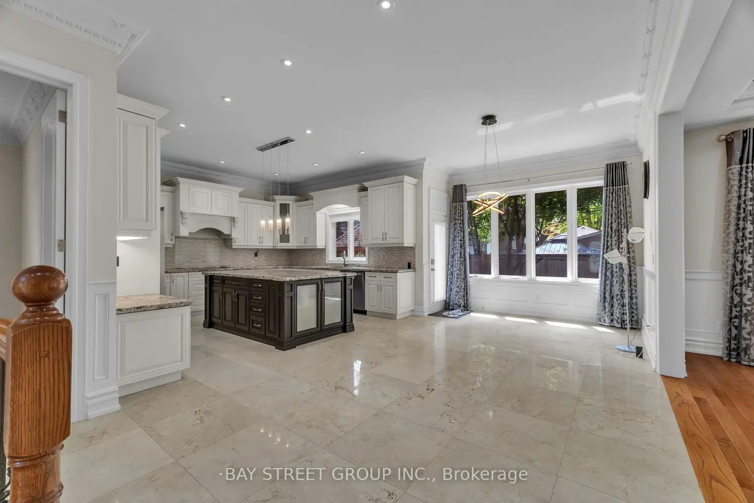 24 Murray Avenue photo 4