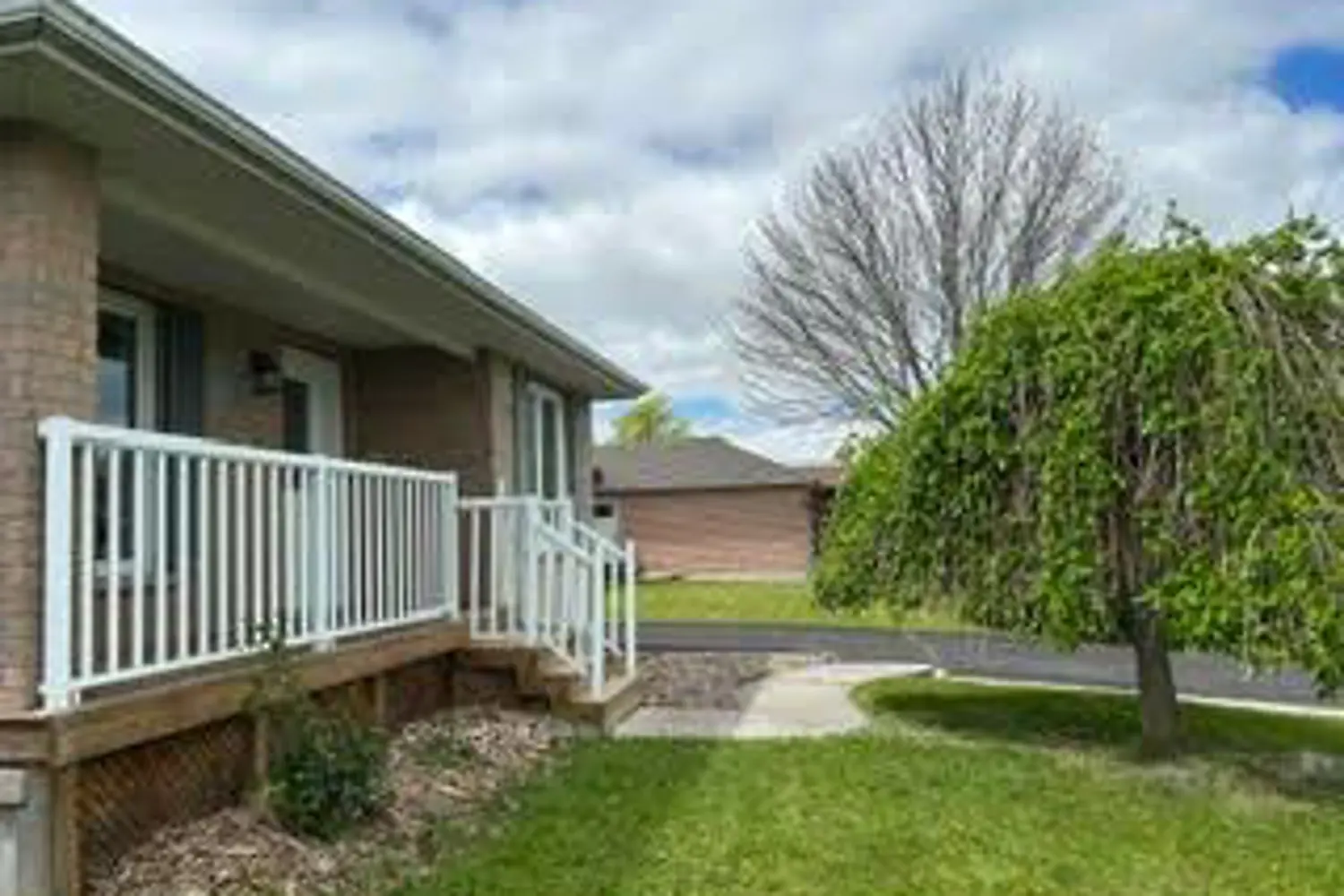 329 Mary Street photo 2