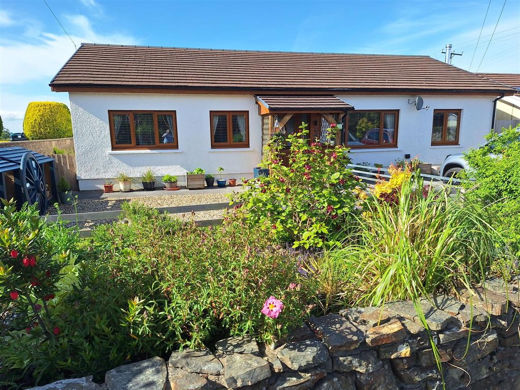 3 bed bungalow for saleRhos, Llandysul SA44