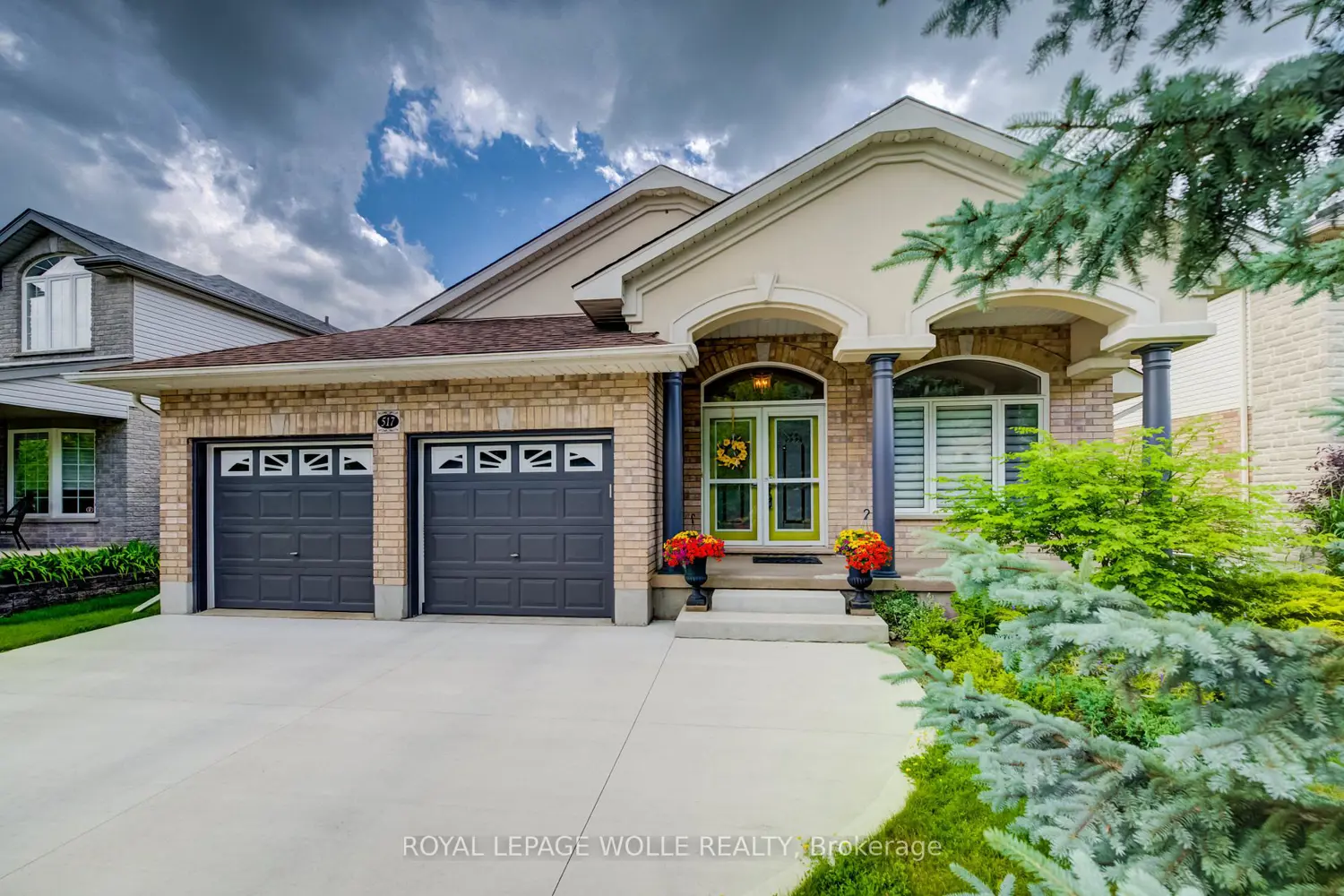 517 Starboard Crescent photo 2
