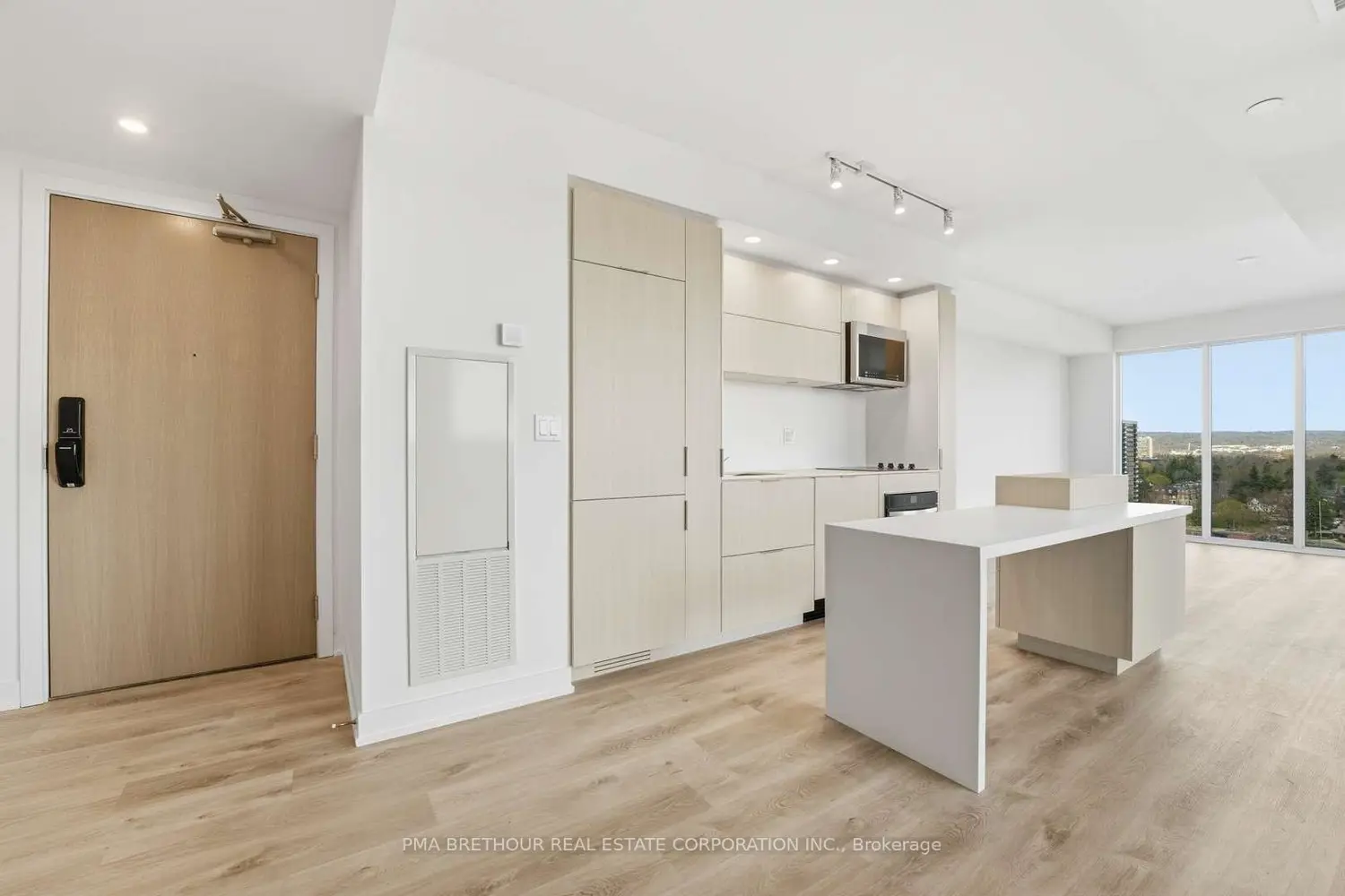370 Martha Street 1211 photo 4