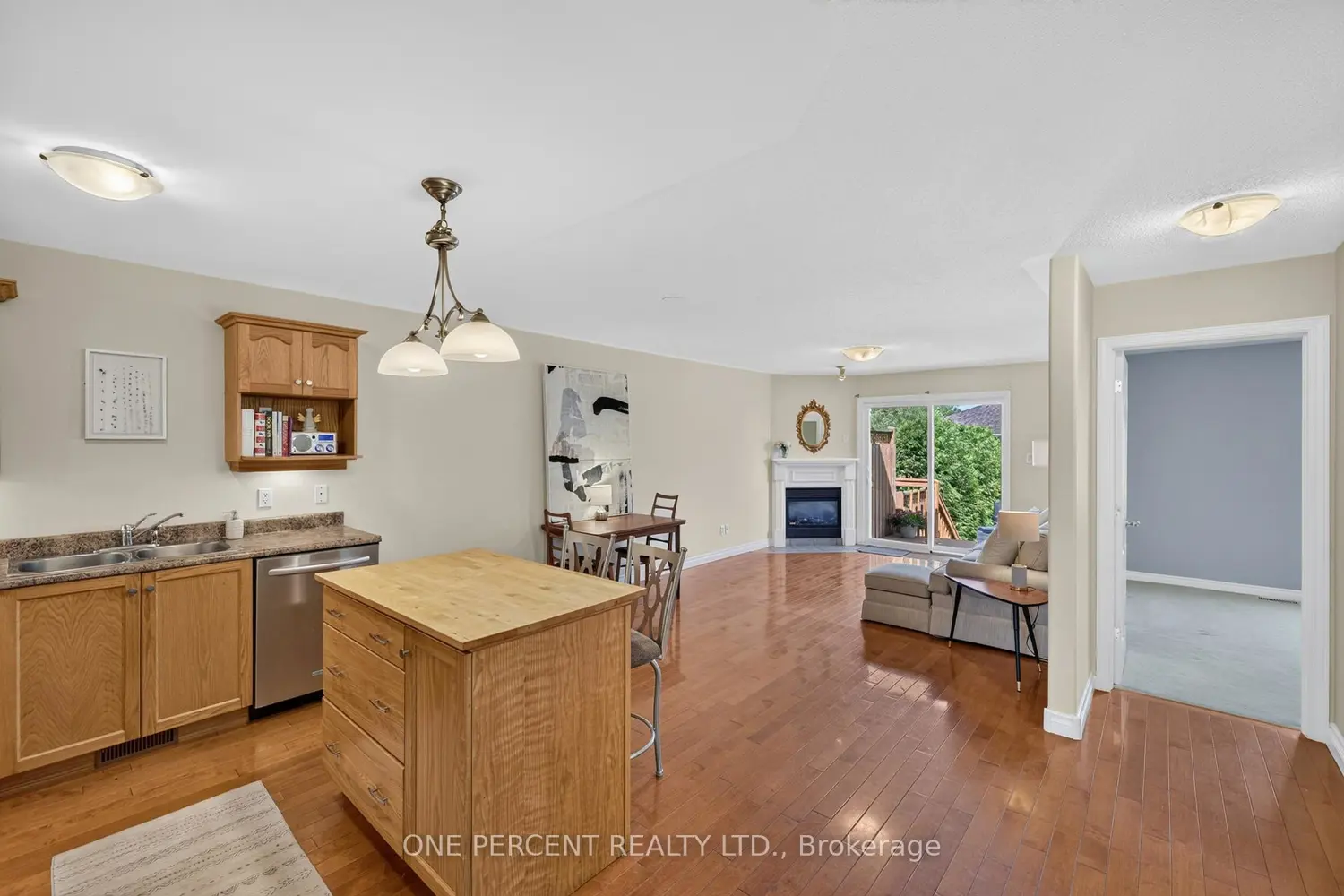 17 Dr Gordon Crescent photo 2