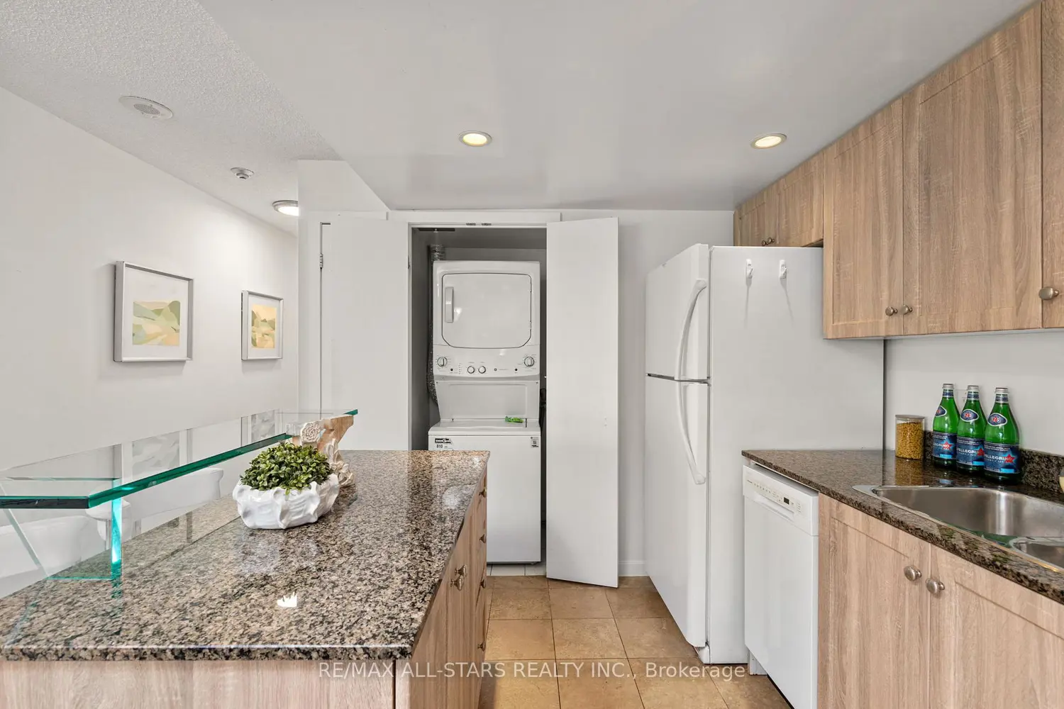 208 Queens Quay 804 photo 5
