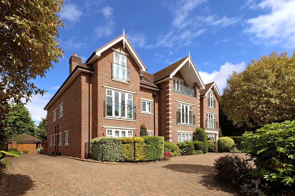 2 bed flat for saleStation Road, Beaconsfield, Buckinghamshire HP9